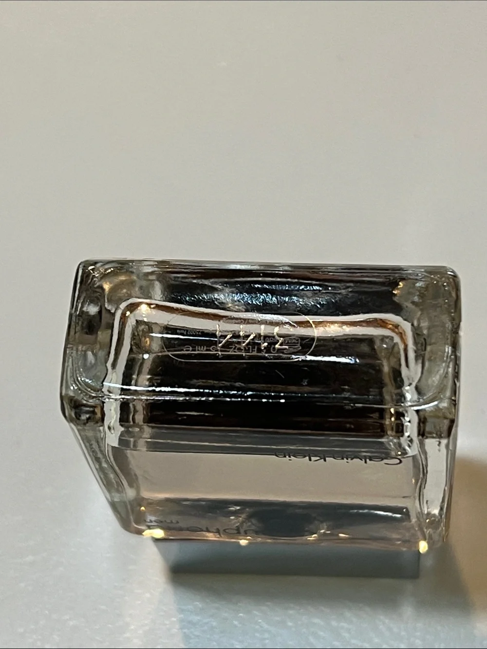 Calvin Klein Euphoria Men - Clear Glass with Silver Cap - Picture 4 of 4
